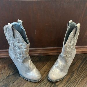 MIA brown and gold cowboy boots size 8.5.minor scratches & scuffs from mild wear